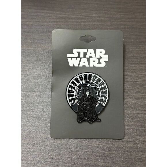 Star Wars Emperor Palpatine Spinning Enamel Pin - Picture 2 of 5